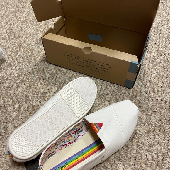 Tom’s Pride Brand New slip-on shoes - Picture 4 of 4